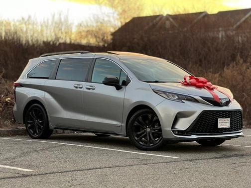 2021 Toyota Sienna XSE 7 Passenger