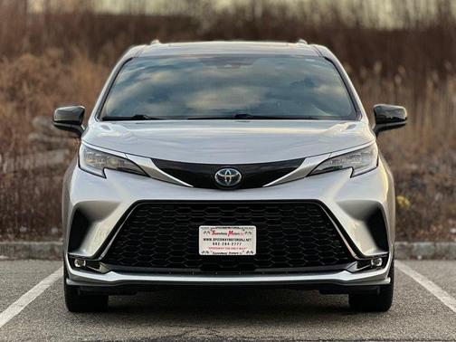 2021 Toyota Sienna XSE 7 Passenger