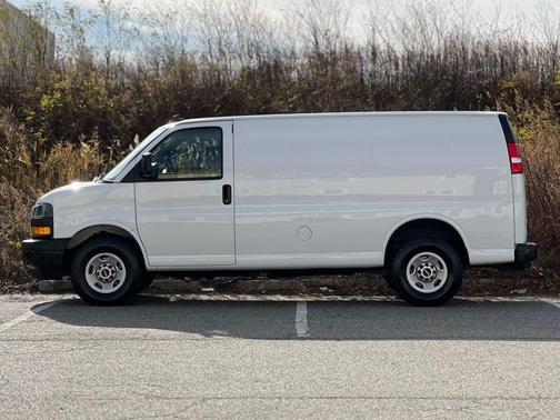 2023 GMC Savana 2500 Work Van