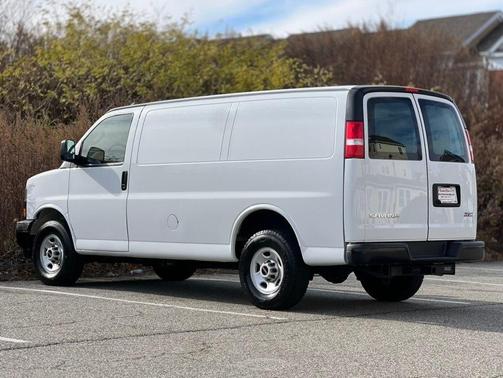 2023 GMC Savana 2500 Work Van