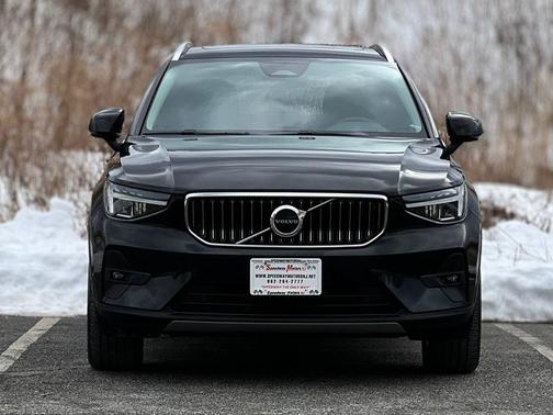 2023 Volvo XC40 B5 Plus Bright Theme