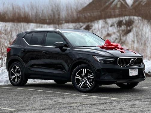 2023 Volvo XC40 B5 Plus Bright Theme