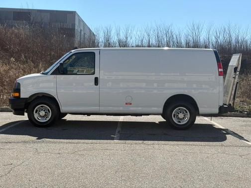 Summit White 2021 Chevrolet Express 3500 RWD 3500 Regular Wheelbase WT