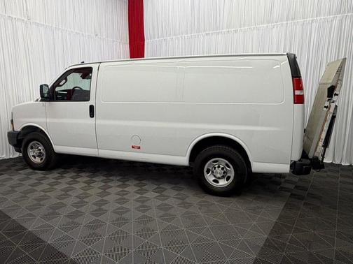 Summit White 2021 Chevrolet Express 3500 RWD 3500 Regular Wheelbase WT