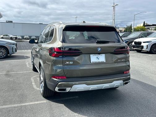 Manhattan Green Metallic 2026 BMW X5 PHEV xDrive50e