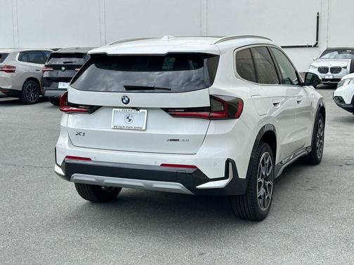 Alpine White 2026 BMW X1 xDrive28i