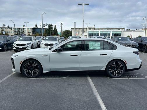Alpine White 2026 BMW i7 M70