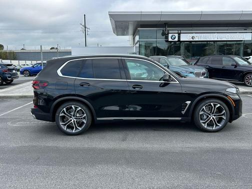 Black Sapphire Metallic 2026 BMW X5 PHEV xDrive50e