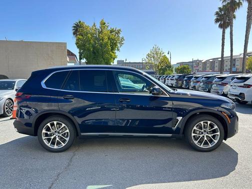 Tanzanite Blue II Metallic 2026 BMW X5 xDrive40i