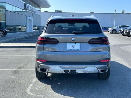 Gray Metallic 2026 BMW X5 xDrive40i