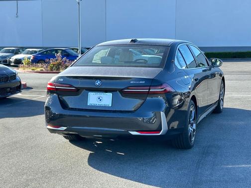 Dark Graphite Metallic 2027 BMW i5 eDrive40