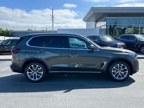 Green Metallic 2026 BMW X5 xDrive40i