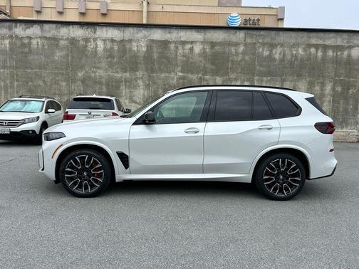 Mineral White Metallic 2026 BMW X5 M60i