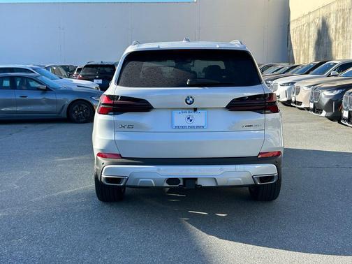 Mineral White Metallic 2026 BMW X5 xDrive40i