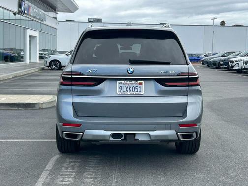 Gray Metallic 2024 BMW X7 xDrive40i