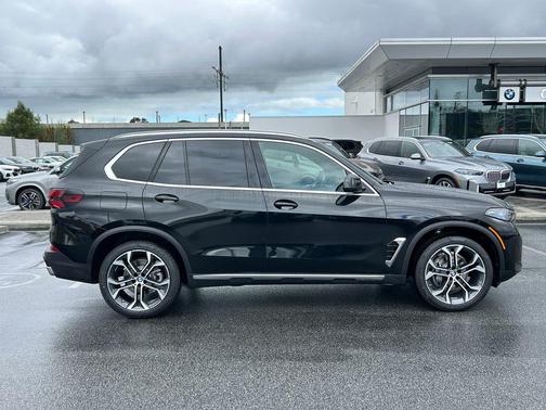 Black Sapphire Metallic 2026 BMW X5 sDrive40i