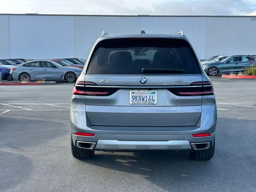 Gray Metallic 2024 BMW X7 xDrive40i