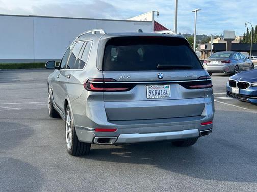 Gray Metallic 2024 BMW X7 xDrive40i