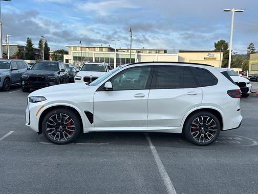 Mineral White Metallic 2026 BMW X5 xDrive40i
