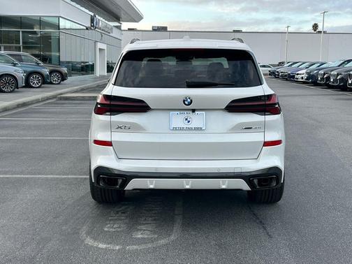 Mineral White Metallic 2026 BMW X5 xDrive40i