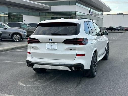 Mineral White Metallic 2026 BMW X5 xDrive40i