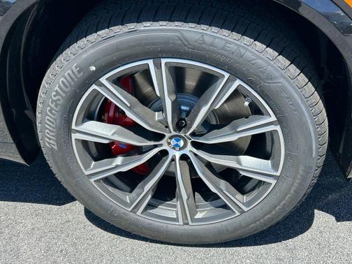 Black Sapphire Metallic 2026 BMW X5 M60i