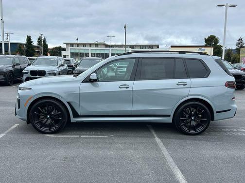 Gray Metallic 2027 BMW X7 xDrive40i