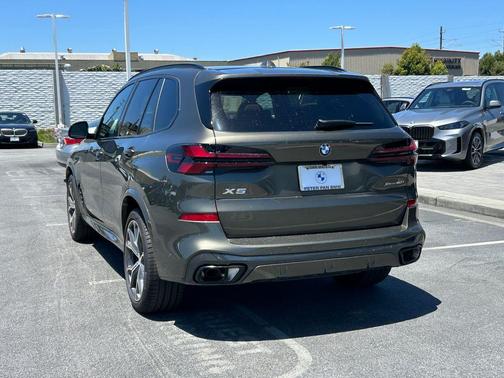 Manhattan Green Metallic 2026 BMW X5 xDrive40i