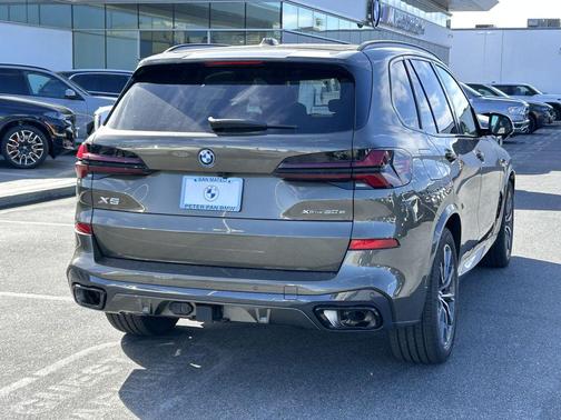Manhattan Green Metallic 2026 BMW X5 PHEV xDrive50e