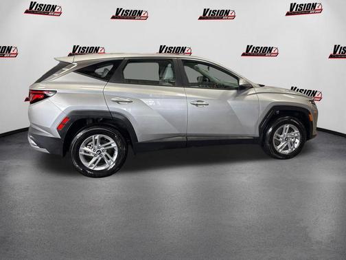 Shimmering Silver 2025 Hyundai TUCSON SE