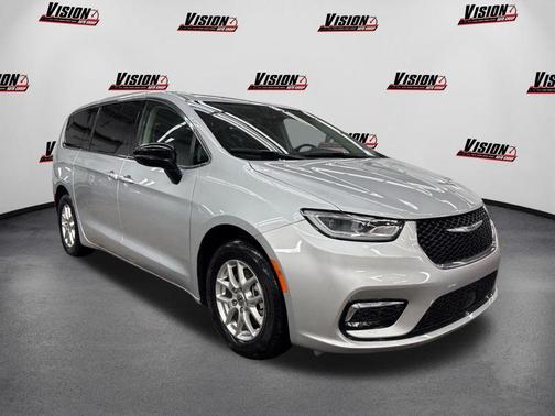 2024 Chrysler Pacifica Touring-L