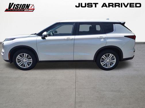 White 2022 Mitsubishi Outlander ES