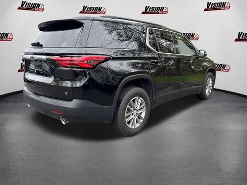 Mosaic Black Metallic 2023 Chevrolet Traverse LT Cloth