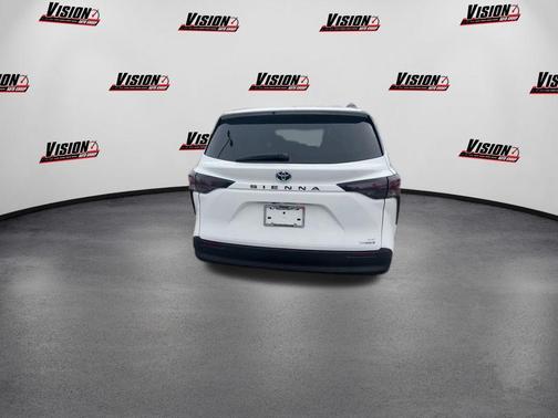 2024 Toyota Sienna LE