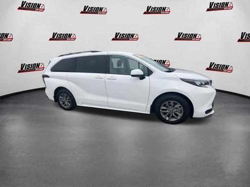 2024 Toyota Sienna LE