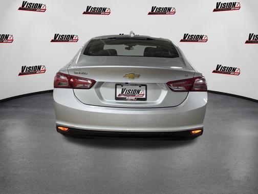 Silver Ice Metallic 2019 Chevrolet Malibu LT