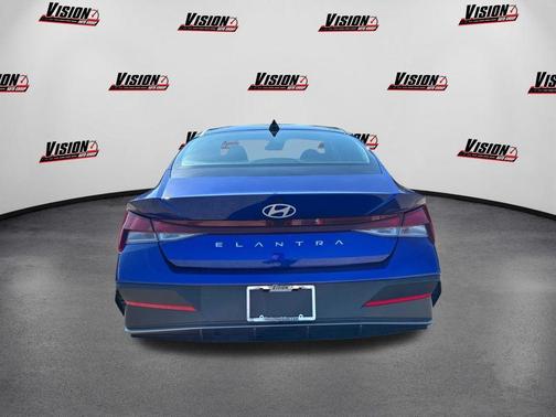 2024 Hyundai ELANTRA SE