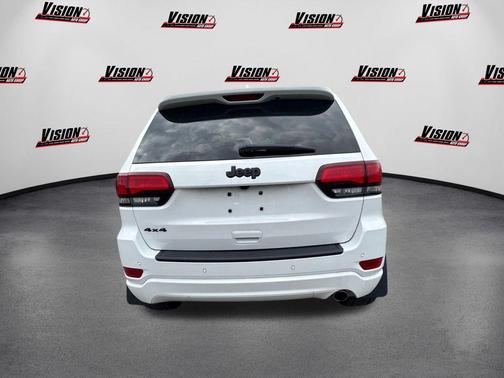 Bright White Clearcoat 2021 Jeep Grand Cherokee Laredo X