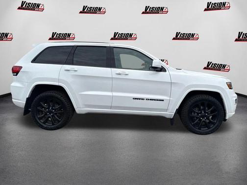 Bright White Clearcoat 2021 Jeep Grand Cherokee Laredo X