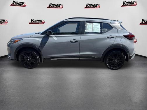 Boulder Gray Metallic 2024 Nissan Kicks SR
