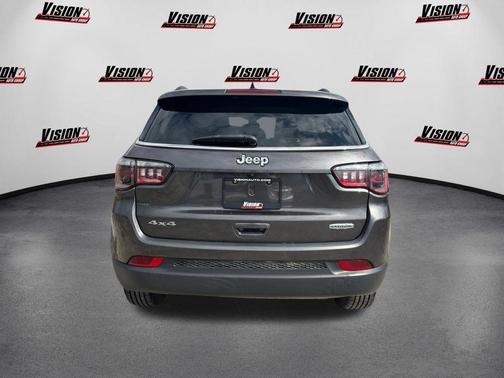 Granite Crystal Clearcoat Metallic 2021 Jeep Compass Latitude