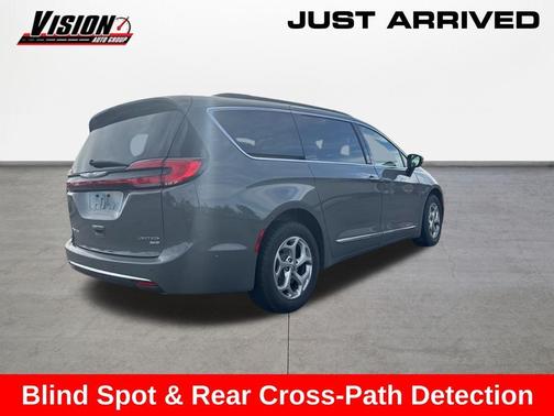 Ceramic Gray Clearcoat 2023 Chrysler Pacifica Limited