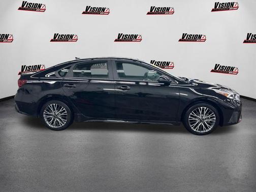 Aurora Black Pearl 2024 Kia Forte GT-Line