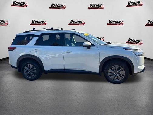 2024 Nissan Pathfinder SV