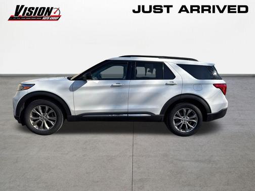 White Metallic 2022 Ford Explorer XLT