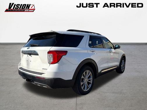 White Metallic 2022 Ford Explorer XLT