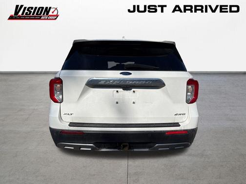 White Metallic 2022 Ford Explorer XLT