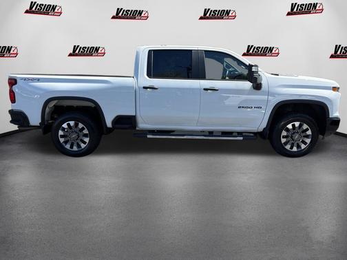 Summit White 2024 Chevrolet Silverado 2500 Custom