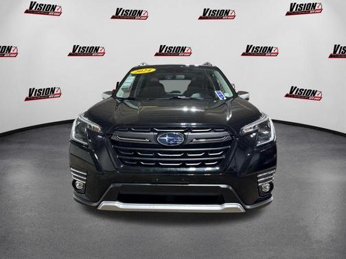 Crystal Black Silica 2024 Subaru Forester Touring