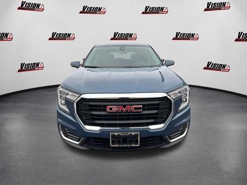 Metallic 2024 GMC Terrain SLE